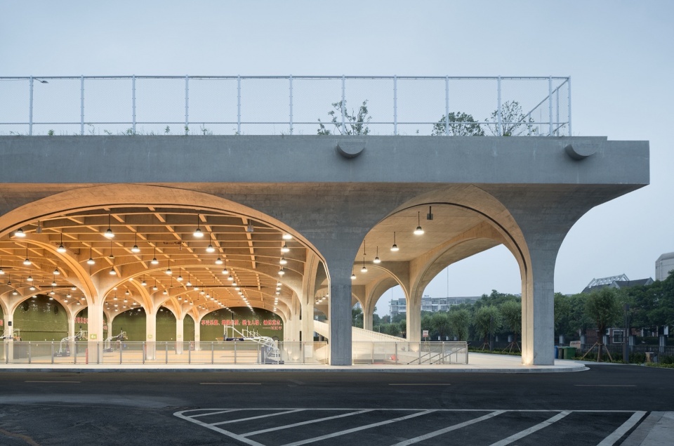 架空层空间 indoor sports field of shaoxing university by uad