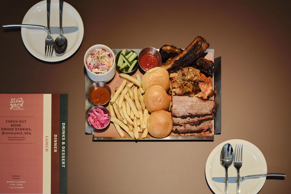 Slowyard BBQ Restaurant Bar Indiesalon 拷贝