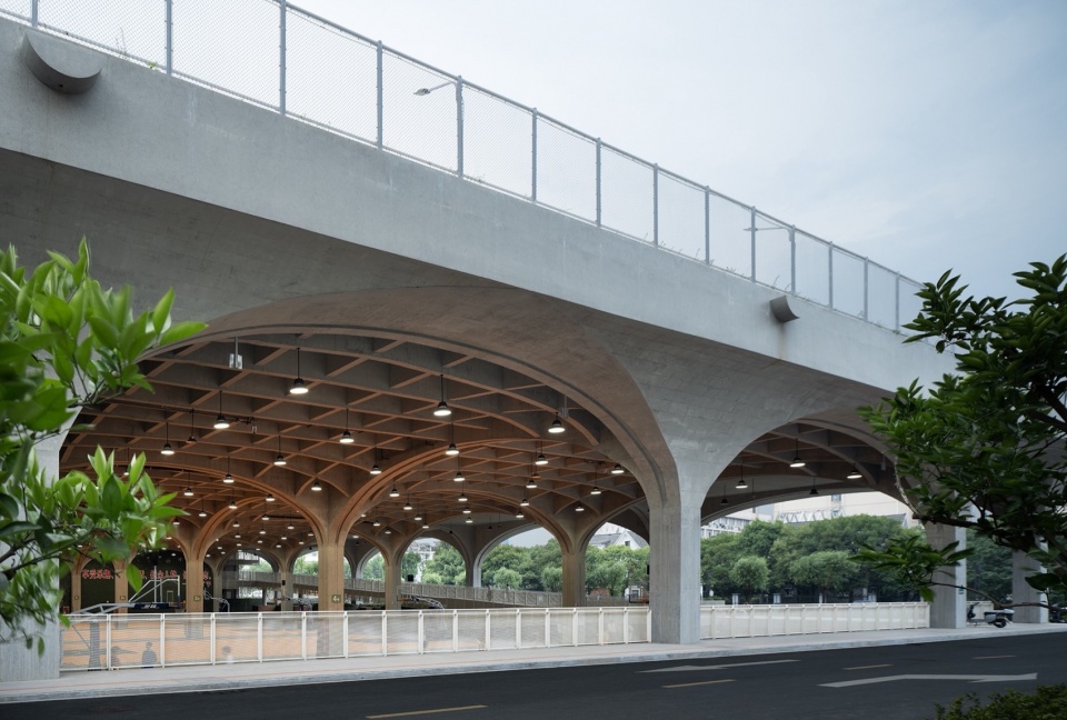 遮蔽的开放空间 indoor sports field of shaoxing university by uad