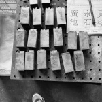 放盐 · 晶采轩深圳黑金店 / 东仓建设