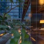 放盐 · 晶采轩深圳黑金店 / 东仓建设