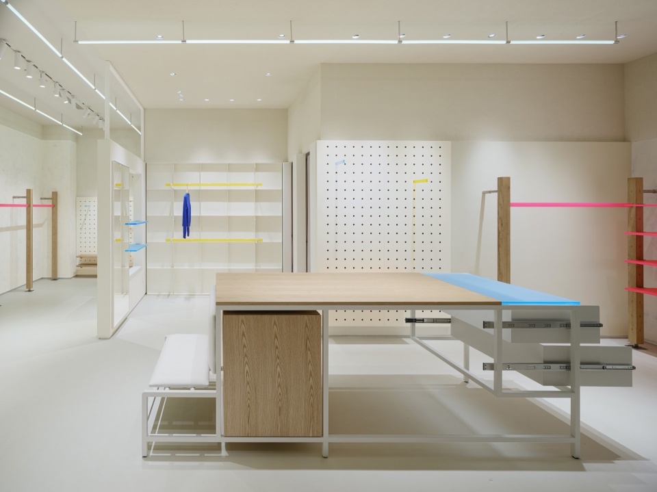 空间布局 ©刘星昊 言隅 zuczug flat taikoo li store by flip studio