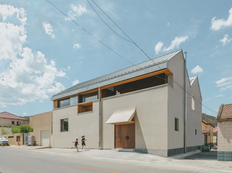 house on the slope by chaoffice