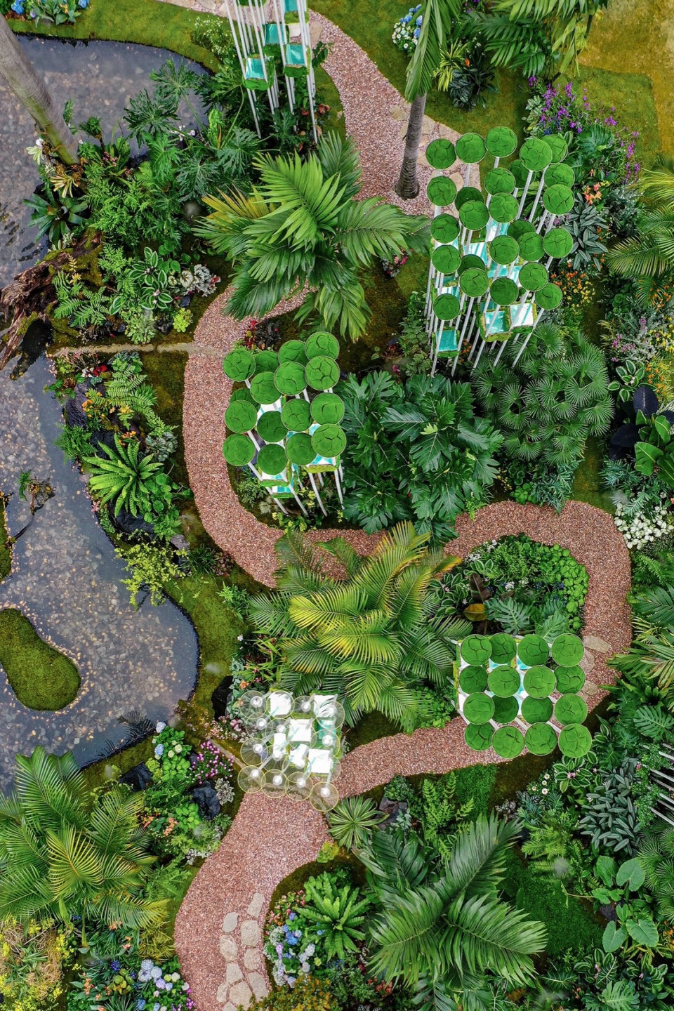 植物聚落分布在地形起伏的园中 © 反光镜摄影 Plant communities on the garden’s undulating terrain © Reflector Studio