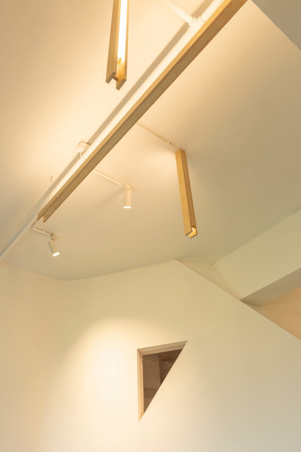 纵横交错的灯具 Intersecting Lights skyline study studio
