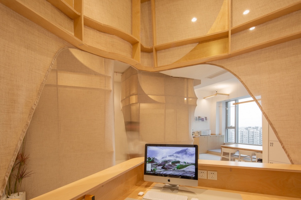 由前台看向研讨室盒子 View from Reception to Discussion Room Boxes skyline study studio