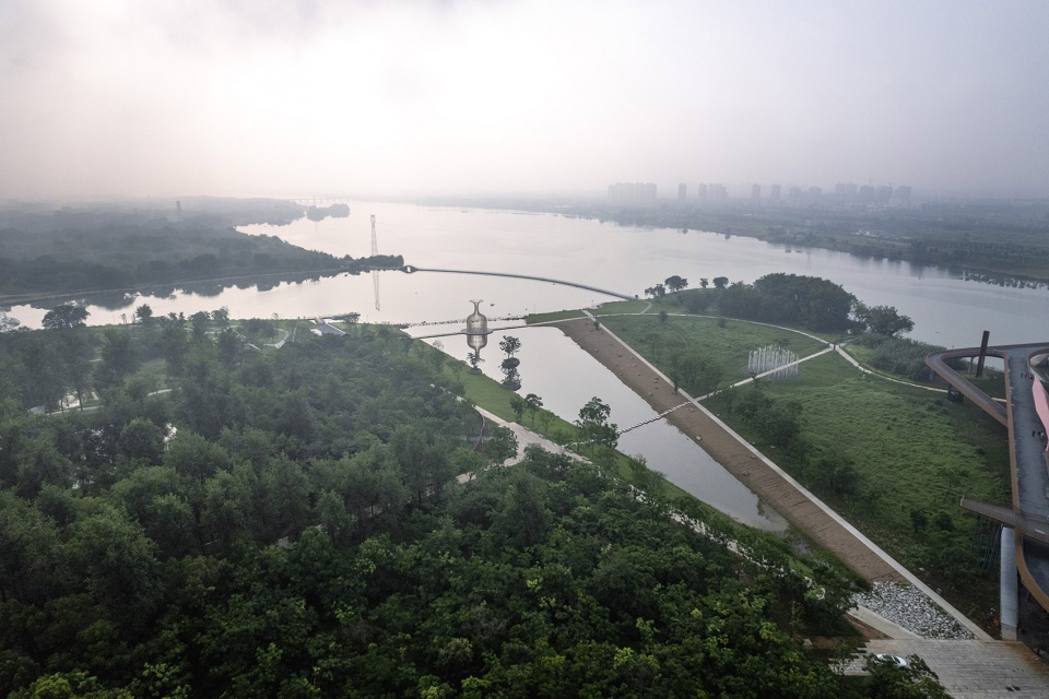 Between the Rain Fengxiangzhou Water Park China by Z T Studio
