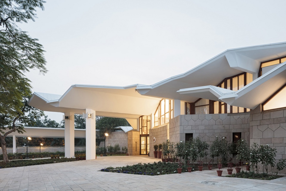 finnish embassy in new delhi by ala architects