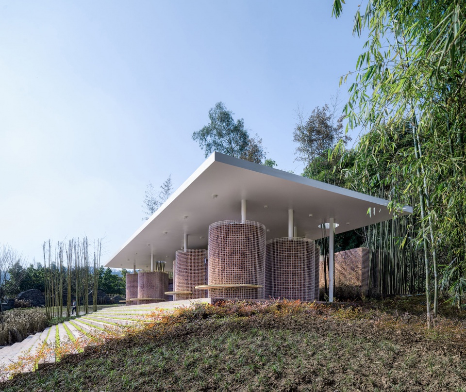 roll toilet by zaixing architectural desgin firm