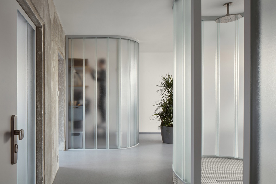 sculptors apartment by neuhausl hunal