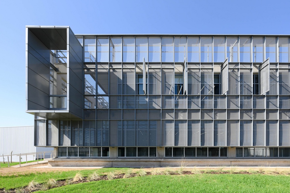 BIOFARMA office building Santiago Viale y Asociados