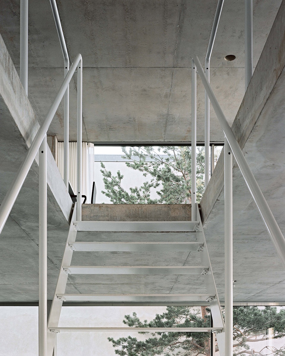 larl building by philippe dubus architectes