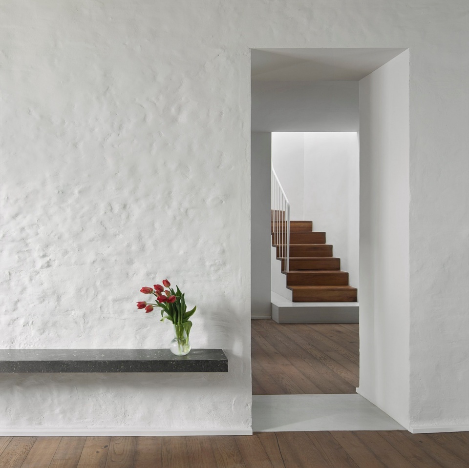 weekend house in puigmolto by arame studio