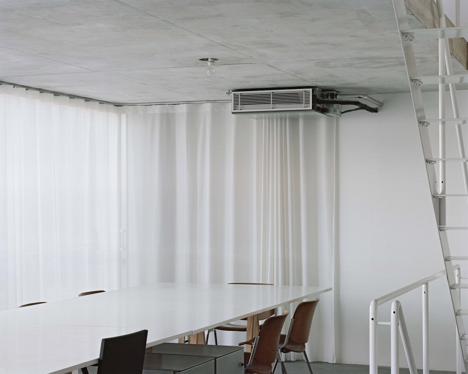 larl building by philippe dubus architectes