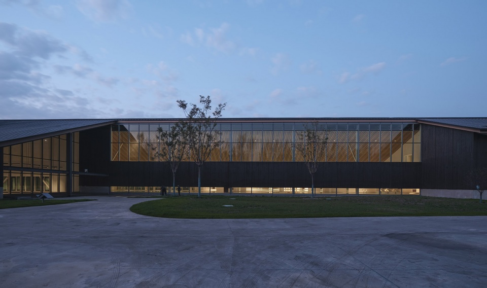 Xiangfen Xingyuan Swimming Pool by Atelier Kai Architects