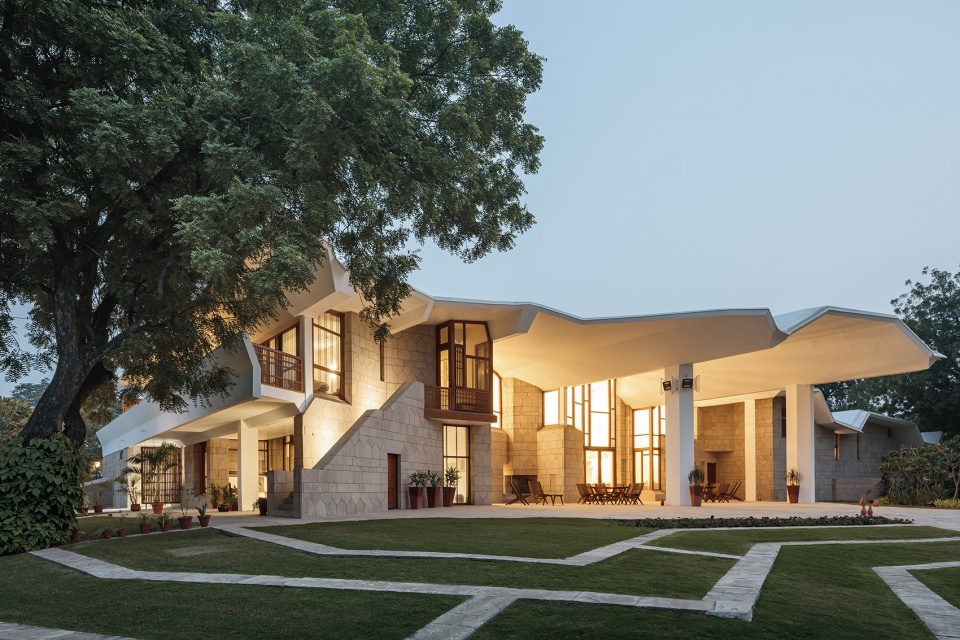 finnish embassy in new delhi by ala architects