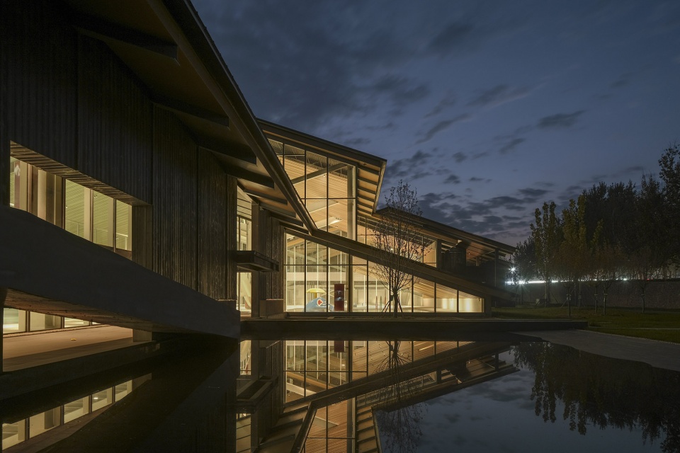Xiangfen Xingyuan Swimming Pool by Atelier Kai Architects