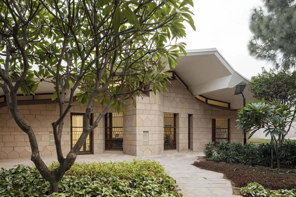 finnish embassy in new delhi by ala architects
