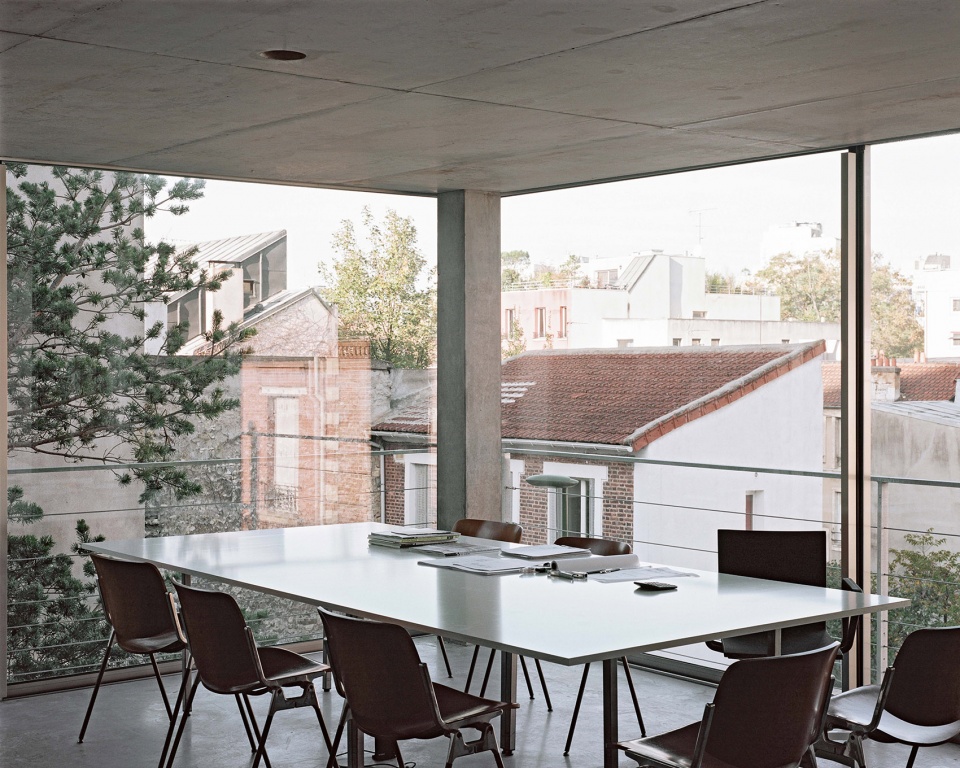 larl building by philippe dubus architectes