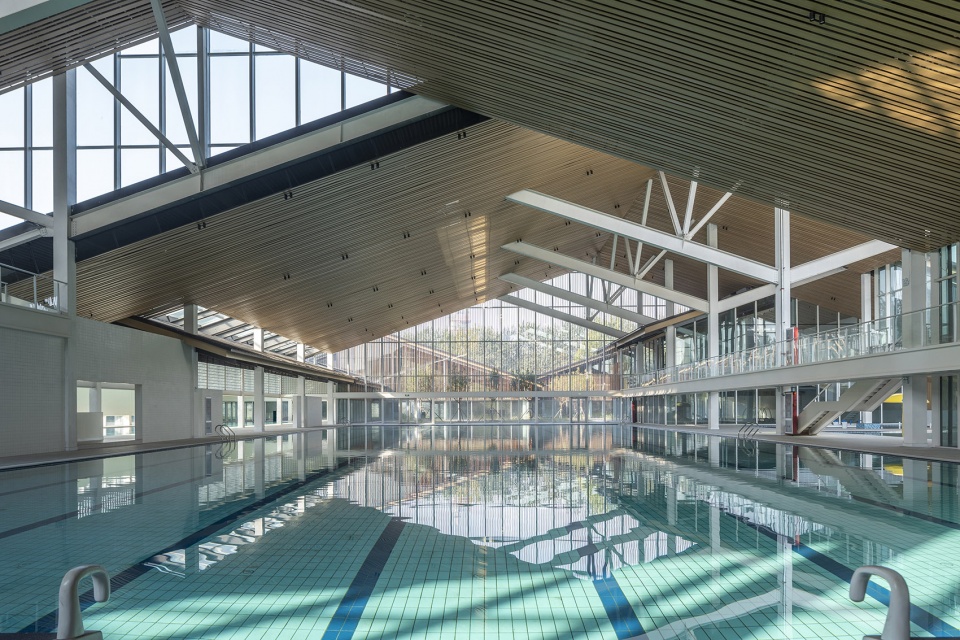 Xiangfen Xingyuan Swimming Pool by Atelier Kai Architects