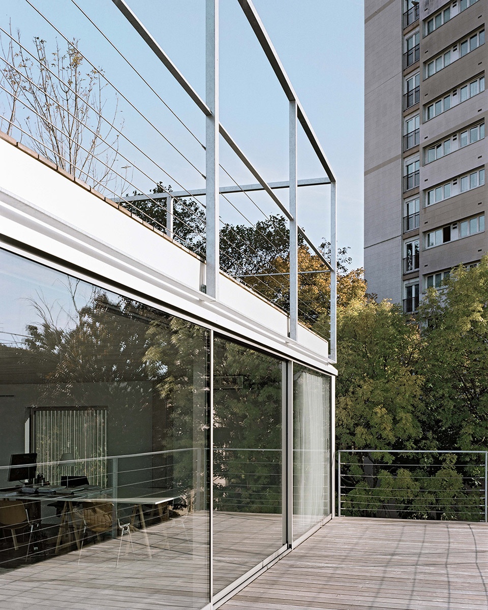 larl building by philippe dubus architectes