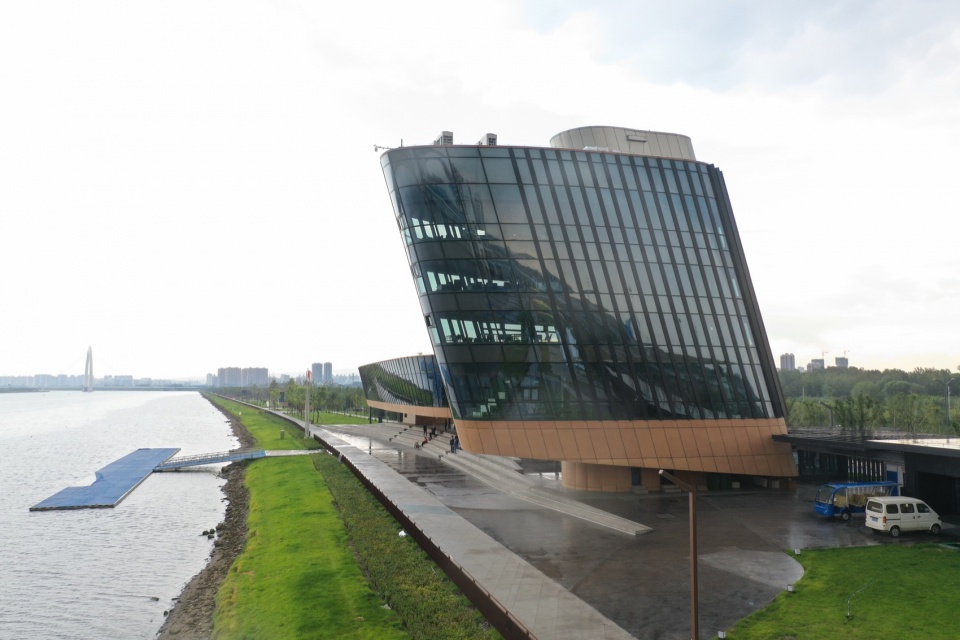taiyuan water sport center by delugan meissl associated architects