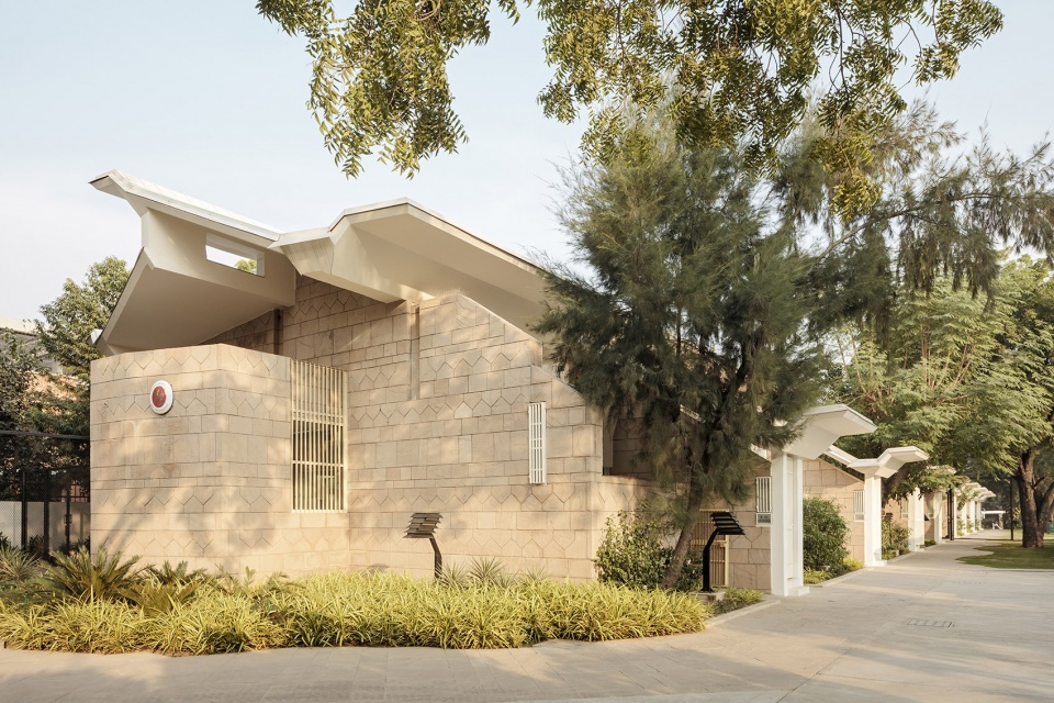 finnish embassy in new delhi by ala architects