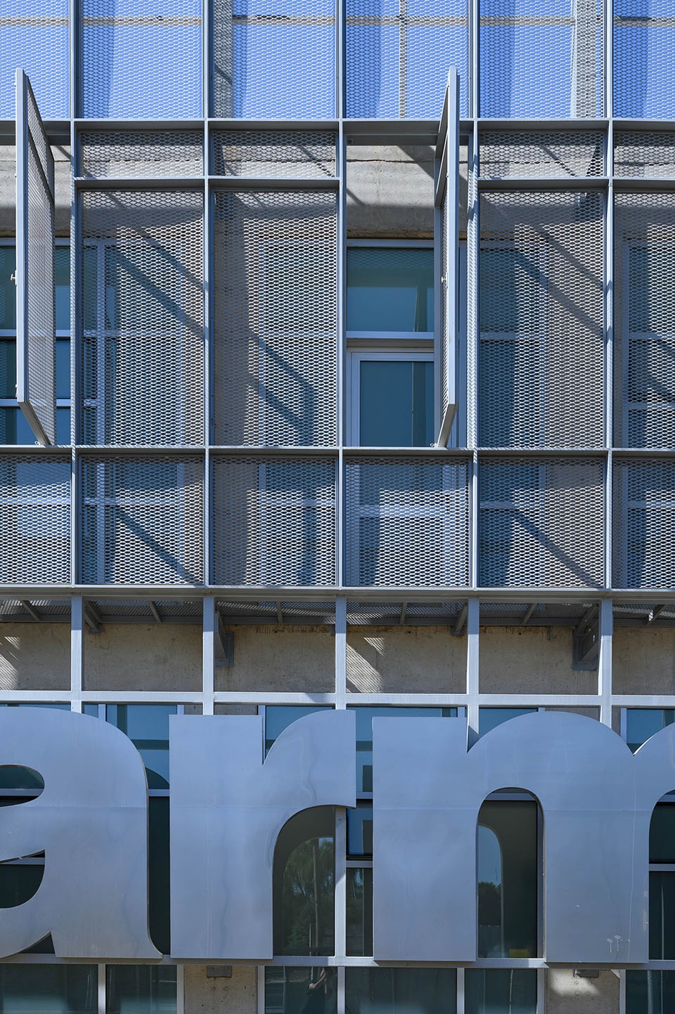 BIOFARMA office building Santiago Viale y Asociados