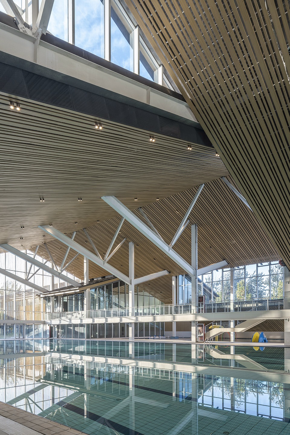 Xiangfen Xingyuan Swimming Pool by Atelier Kai Architects