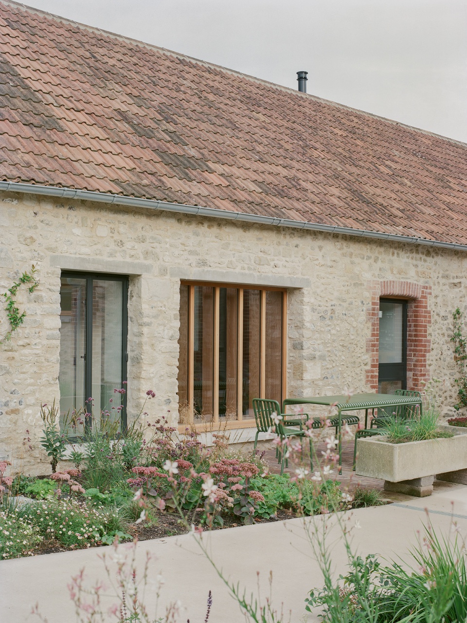 wraxall yard by clementine blakemore architects