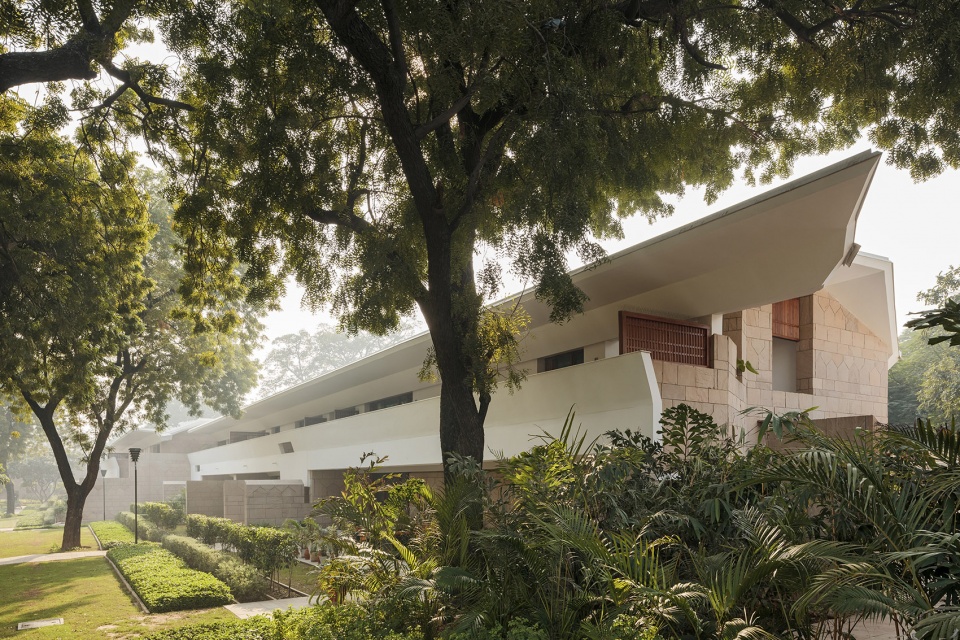 finnish embassy in new delhi by ala architects