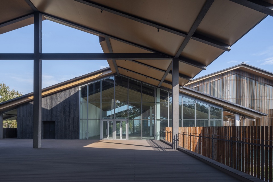 Xiangfen Xingyuan Swimming Pool by Atelier Kai Architects