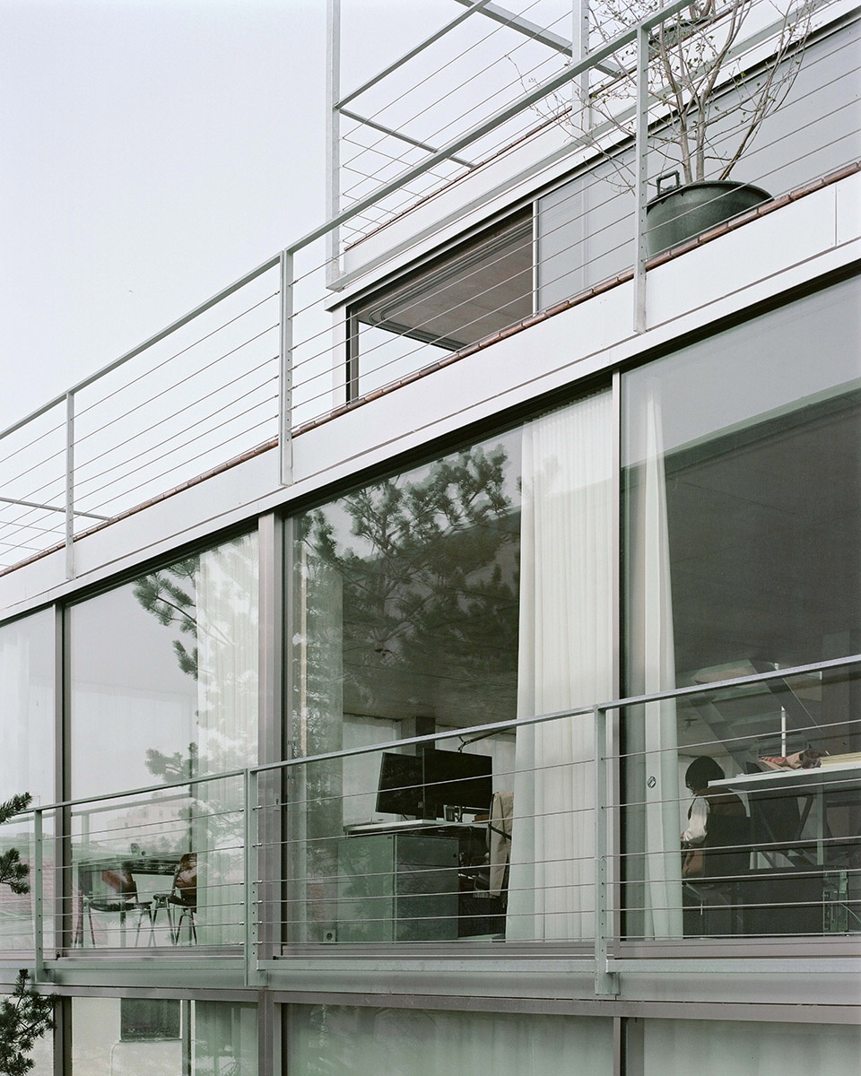 larl building by philippe dubus architectes