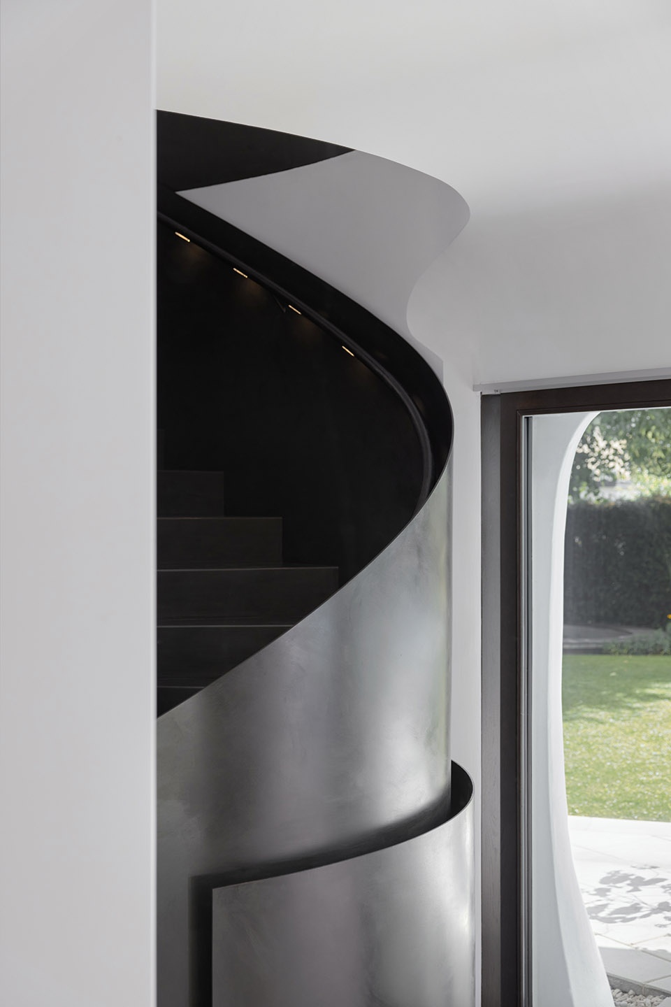 amoprh living sculpture by lechner lechner architects