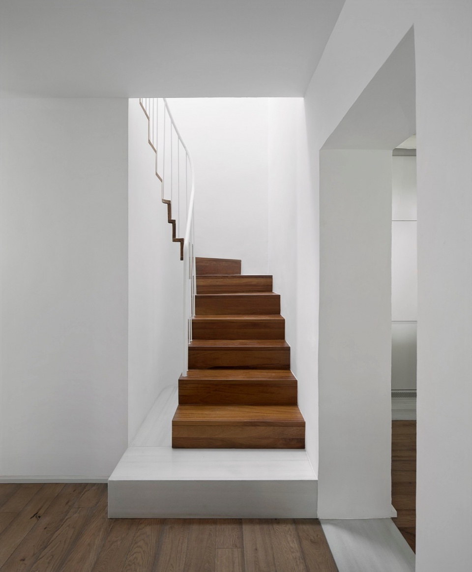weekend house in puigmolto by arame studio