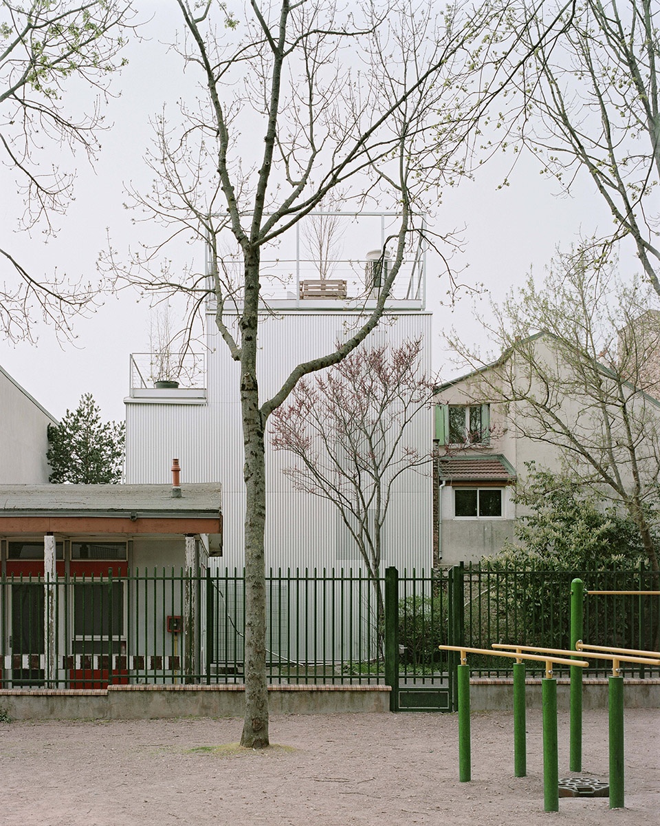 larl building by philippe dubus architectes