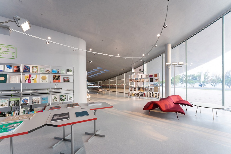 Interior and furniture design of JUANZONG BOOKS cafe by CASE PAVILION