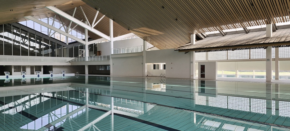 Xiangfen Xingyuan Swimming Pool by Atelier Kai Architects