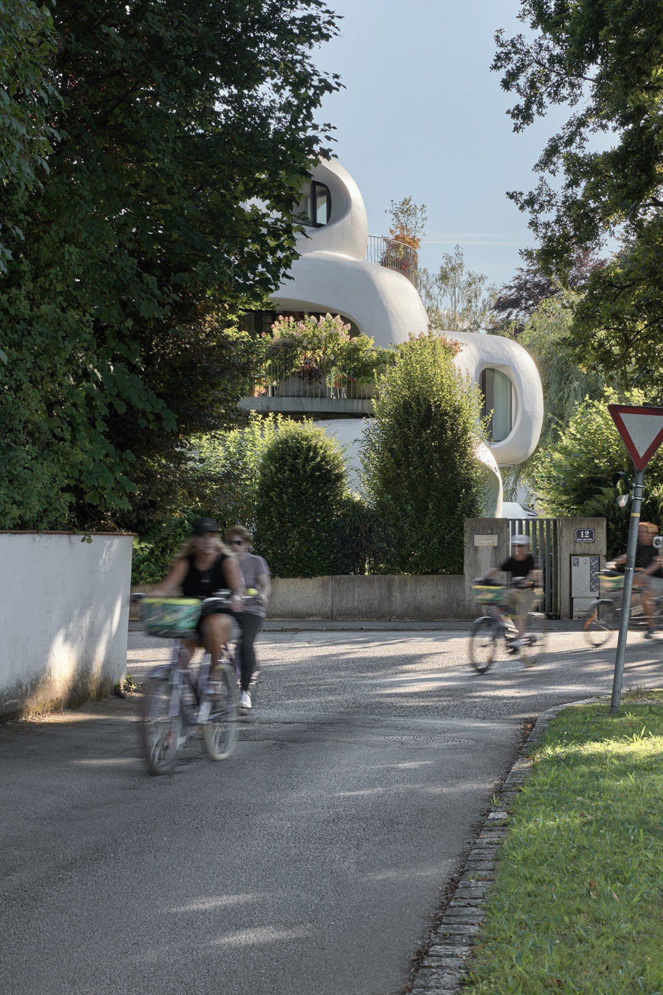 amoprh living sculpture by lechner lechner architects