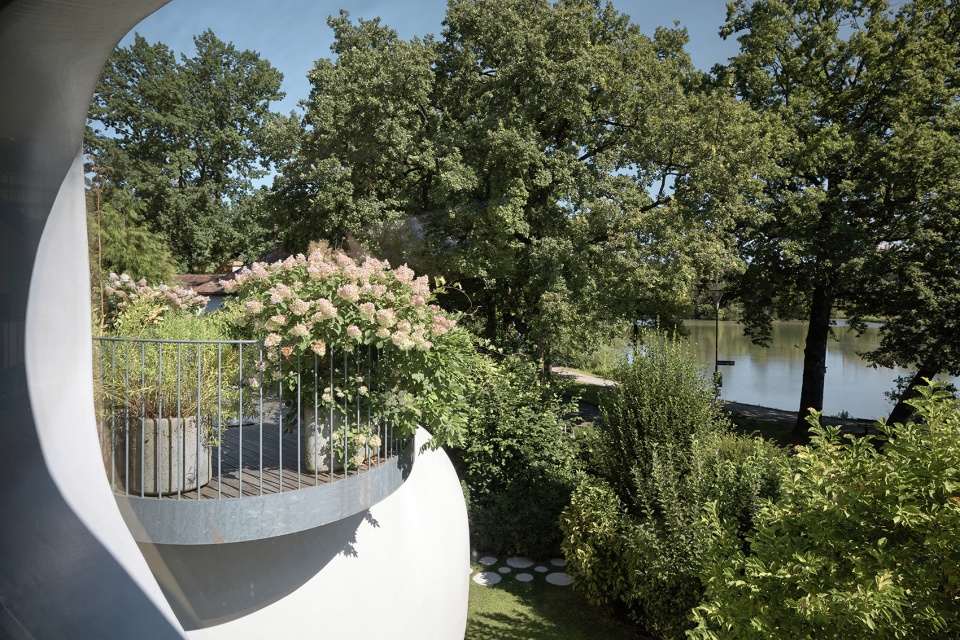 amoprh living sculpture by lechner lechner architects
