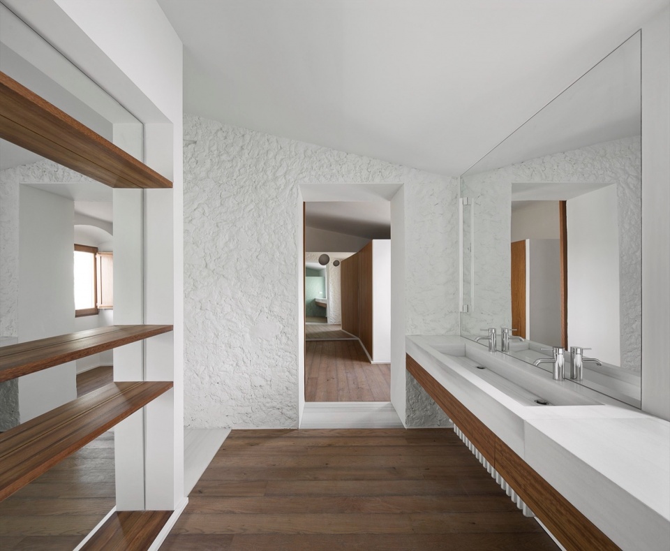 weekend house in puigmolto by arame studio