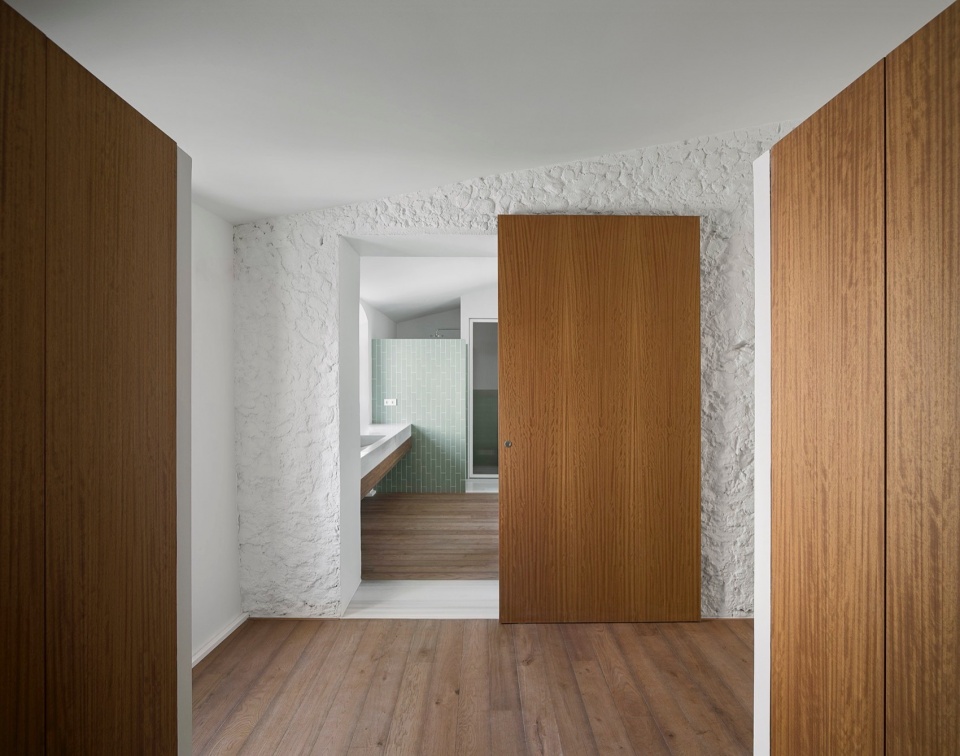 weekend house in puigmolto by arame studio