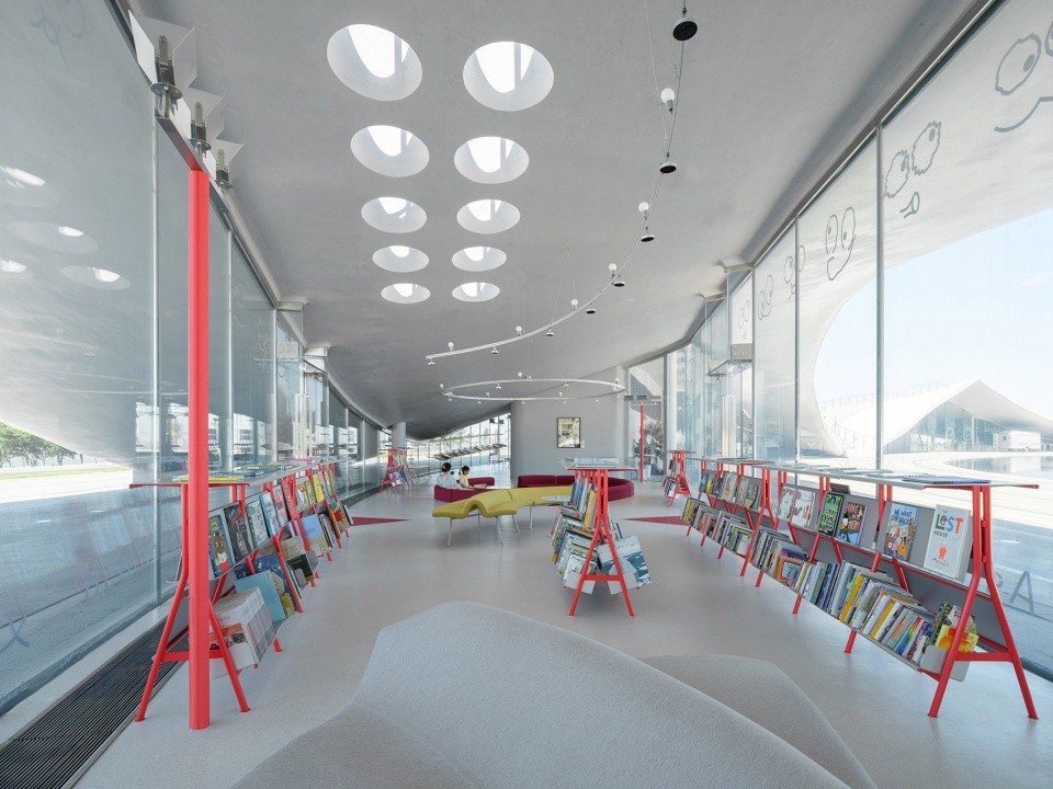 Interior and furniture design of JUANZONG BOOKS cafe by CASE PAVILION