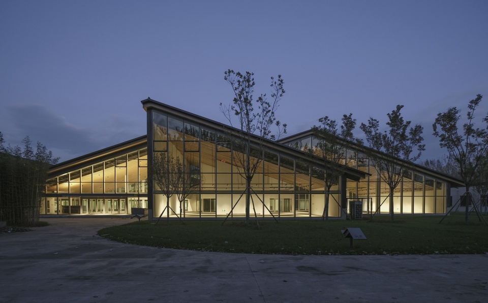 Xiangfen Xingyuan Swimming Pool by Atelier Kai Architects