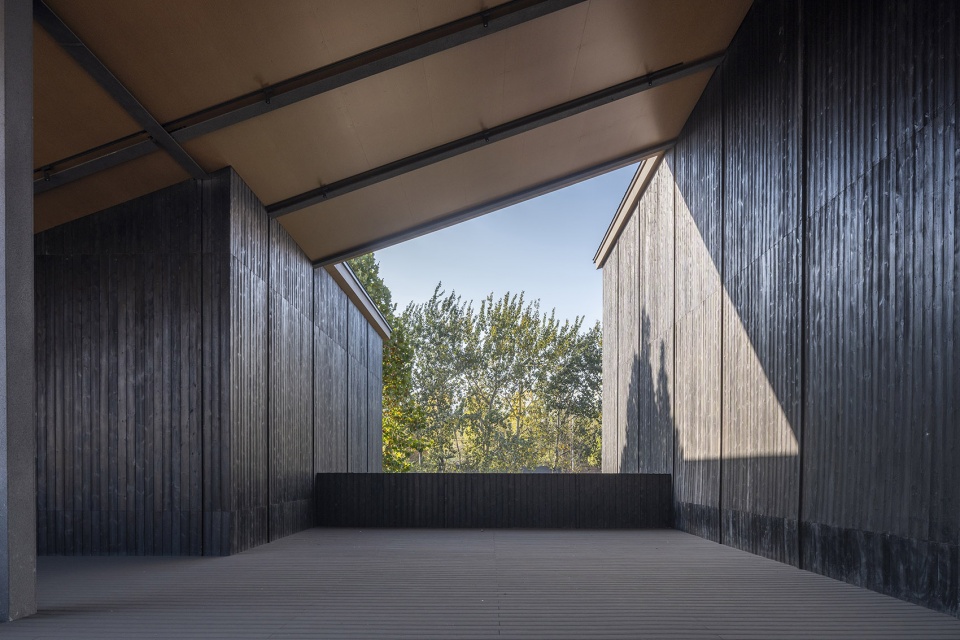 Xiangfen Xingyuan Swimming Pool by Atelier Kai Architects