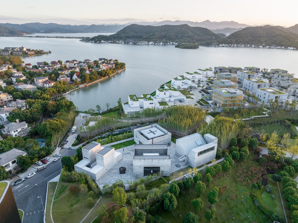 four studio houses by fcjz