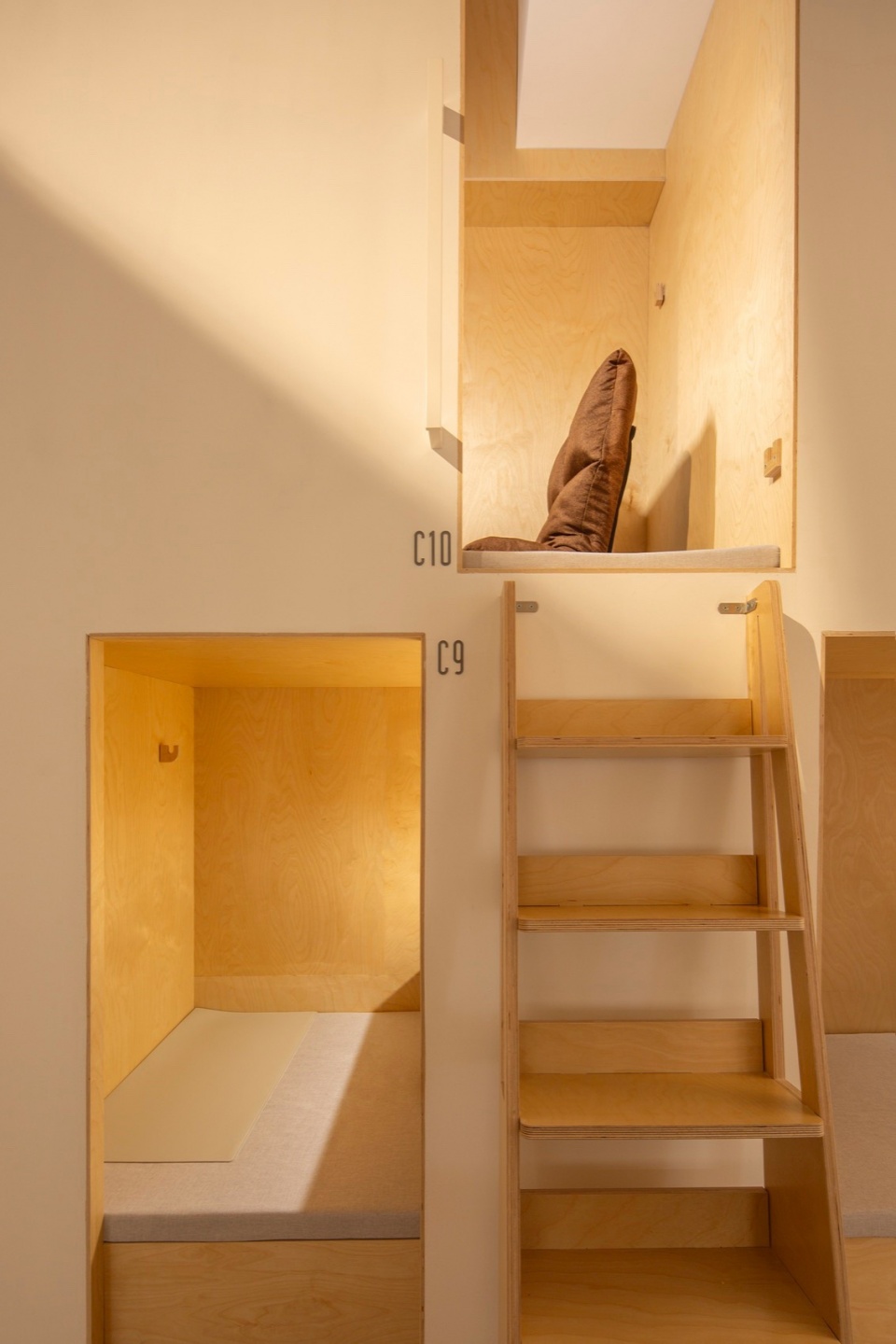 微光区的立体座位 Tiered Seating in Dim Area skyline study studio