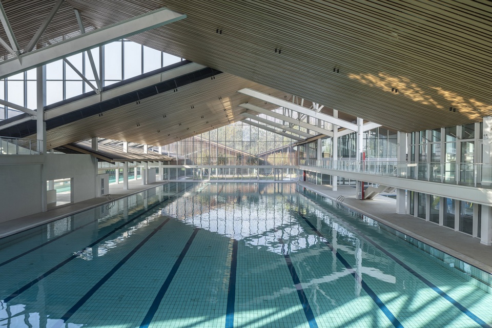 Xiangfen Xingyuan Swimming Pool by Atelier Kai Architects