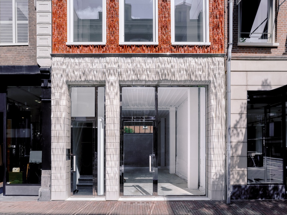 ceramic house by studio rap