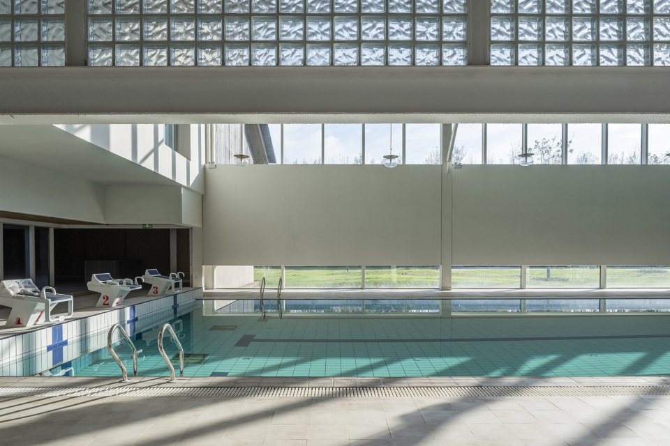 Xiangfen Xingyuan Swimming Pool by Atelier Kai Architects